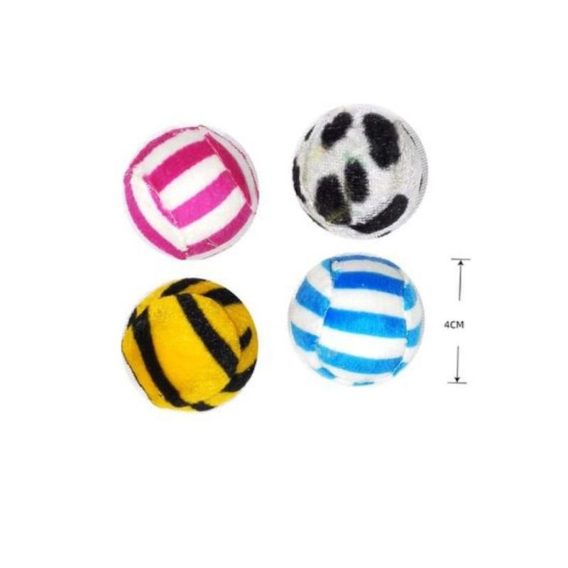 Pelota de Felpa para Gato Pelota de Felpa para Gato x4 son el set ideal para mantener a tu felino entretenido y activo. Este conjunto incluye cuatro pelotas de 4 cm de diámetro, cada una con un diseño único y atractivo. Las pelotas están disponibles en tres combinaciones de rayas coloridas y un diseño de animal print en negro y blanco. Hechas de un material aterciopelado, suave y seguro, estas pelotas están diseñadas para ser irresistibles para tu gato. Cada pelota emite un sonido interior similar al de un sonajero, agregando un elemento auditivo al juego que mantendrá a tu mascota entretenida durante horas. Descubre cómo estas pelotas pueden beneficiar a tu gato y enriquecer su vida diaria.