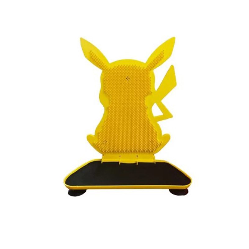 masajeador-para-gatos-pikachu.jpg Masajeador para Gatos Pikachu es un novedoso dispositivo de aseo automático para gatos que puede quitar y recoger fácilmente el pelo suelto mientras el gato está masajeando, para que ya no te preocupes por limpiar el pelo disperso. Este masajeador cuenta con un sistema de soporte de ventosas de silicona para adeherirse de manera firme a cualquier superficie. Con su llamativa forma de Pikachu podrás decorar tu ambiente mientras otorgas a tu gato un masajeador.