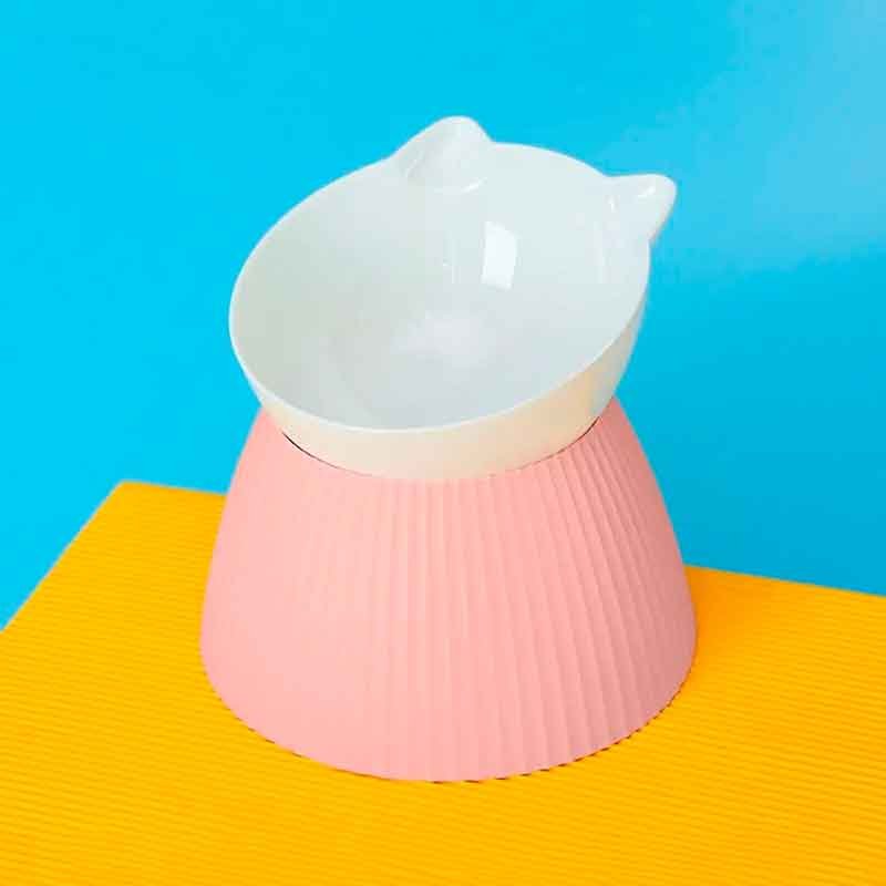 Plato Ergonomico Elevado Gatos-rosa Plato Ergonomico Elevado Gato presenta un diseño moderno y estilizado que seguramente impresionará tanto a ti como a tu mascota. El plato blanco ofrece un fondo limpio y minimalista, mientras que el tubo protector de color rosa agrega un toque de color y estilo. Esta combinación de colores crea una apariencia elegante que se adapta perfectamente a cualquier decoración de interiores.